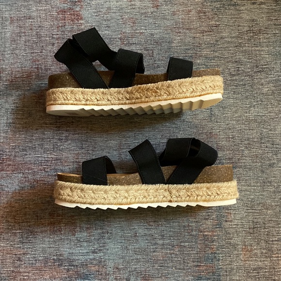 New Black Espadrille Platform Sandal - Picture 1 of 4